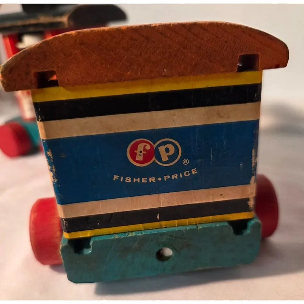 Vintage Fisher-Price Huffy Puffy Wooden Pull Train 4 Car Set No. 999 Railroad